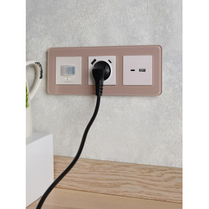 BRITE Розетка 1-местная с заземлением с защитными шторками 16А с USB AC 18Вт РЮш11-1-БрЖ жемчуг IEK
