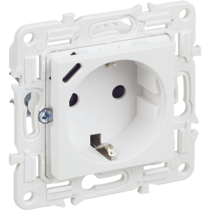 SKANDY Розетка с заземлением с защитными шторками 16А с USB C 18Вт SK-R17W арктический белый IEK