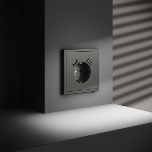 Розетка встраиваемая VOLTUM S70 с заземлением и защитными шторками, 16А, с USB, AA, титан