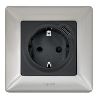 Legrand Valena LIFE Black. Силовая розетка 2КЗ 16А 250В с защитными шторками. Безвинтовые зажимы. С лицевой панелью. Антрацит.