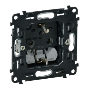Механизм розетки 1-м СП Valena Inmatic 16А IP20 250В 2PE безвинт. клеммы Leg 753021