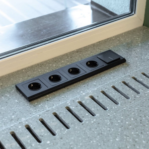 W1171308/ Розетка с заземлением, безвинтовой зажим (черный матовый)