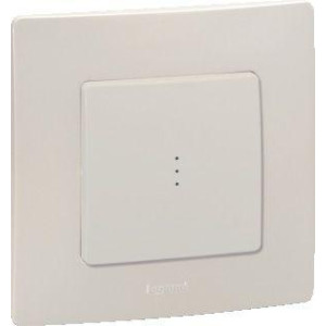 Переключатель 1-кл. СП Etika Plus 10А IP20 250В 10AX с подсветкой безвинтов. зажимы механизм сл. кость Leg 672315