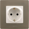 Розетка 1-м СП Etika 16А IP31 250В 2P+E с заземл. защ. шторки немецк. стандарт винтов. клеммы механизм бел. Leg 672222