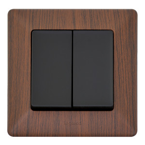 Legrand Valena LIFE Black. Выключатель двухклавишный 10А 250В с лицевой панелью. Безвинтовые зажимы. Антрацит.