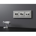 MA412510 Комплект механизма розетки компьютерной + TV оконечной RJ-45 с автоматической защитной шторкой ALFA Серебро глянец QUANT (AP4125, VM195) AMBRELLA VOLT