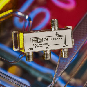 Делитель ТВ краб х3 под F разъем 5-1000 МГц Rexant 05-6002