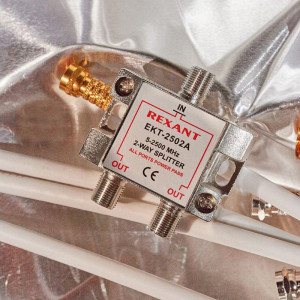 Делитель ТВ краб х2 под F разъем 5-2500 МГц СПУТНИК Rexant 05-6201