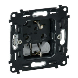 Механизм розетки 1-м СП Valena Inmatic 16А IP20 250В 2PE безвинт. клеммы Leg 753021